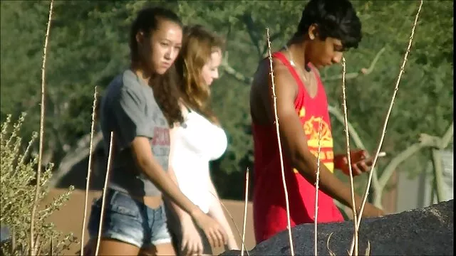 Chica hentai español lesbiana de grandes tetas y bonitos labios