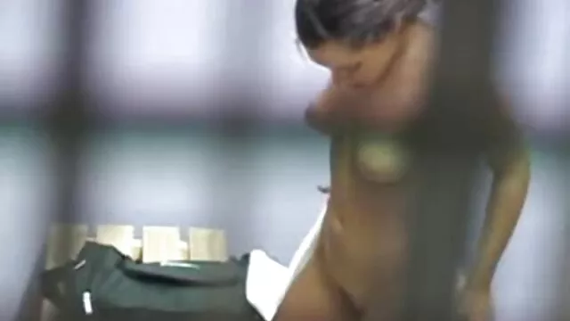 Papá está feliz de ver a su linda nena y se la hentay en español xxx folla duro
