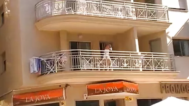 Tenemos que castigarte por olfatear bragas anime hentai xxx en español CEI