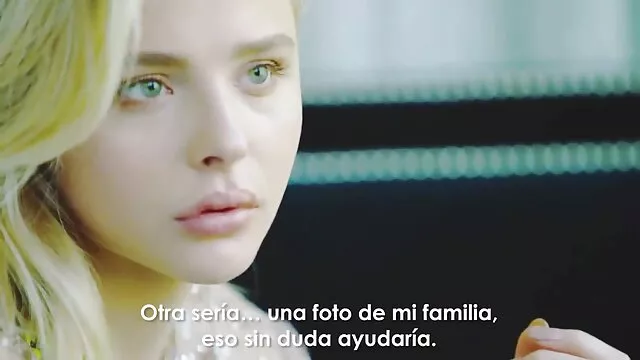 La milf peluda Susana Moore de EE. UU. Abre su mom hentai español coño