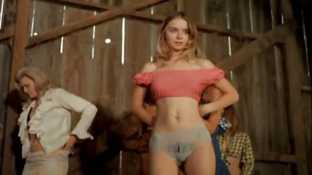 Penny Lee de tetas naturales cachondas muestra downblouse anime hentai sub en español con amigos